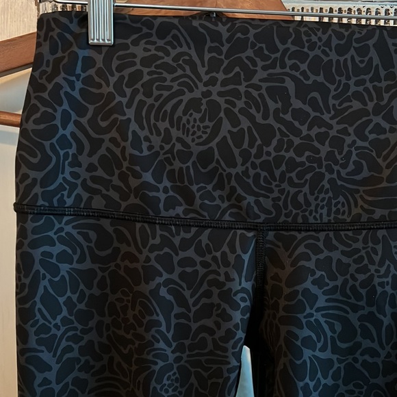 Lulu lemon Leggings - Picture 2 of 5